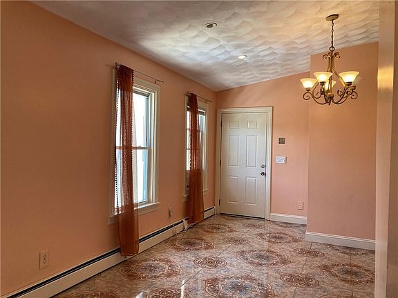 2nd image of 394 Great Rd #3