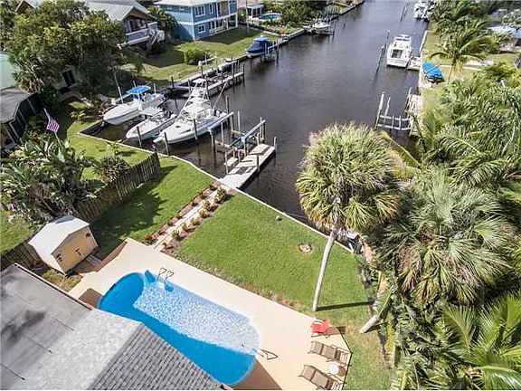 4th image of 380 SW Beach Way Ave