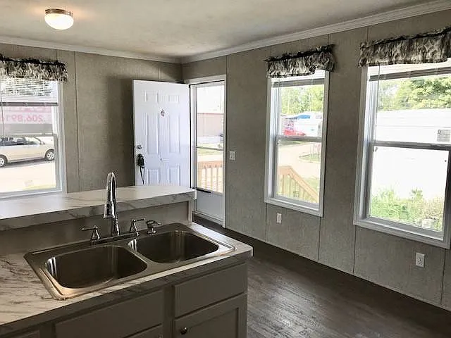 8001 Hamilton Ave #5 — Photo 6