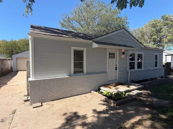 1027 N Derby Ave, Derby, KS 67037