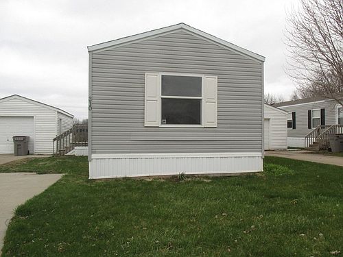 2nd image of 310 SE Parkland Ct