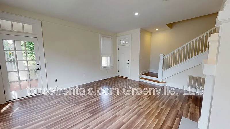 2 bed, 2.5 bath, 1706 sqft, $1,495 — Photo 2
