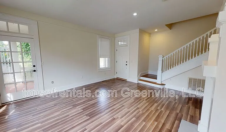 326 S Spring St — Photo 2