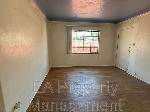 3rd image of 414 Pine St SE Unit 2