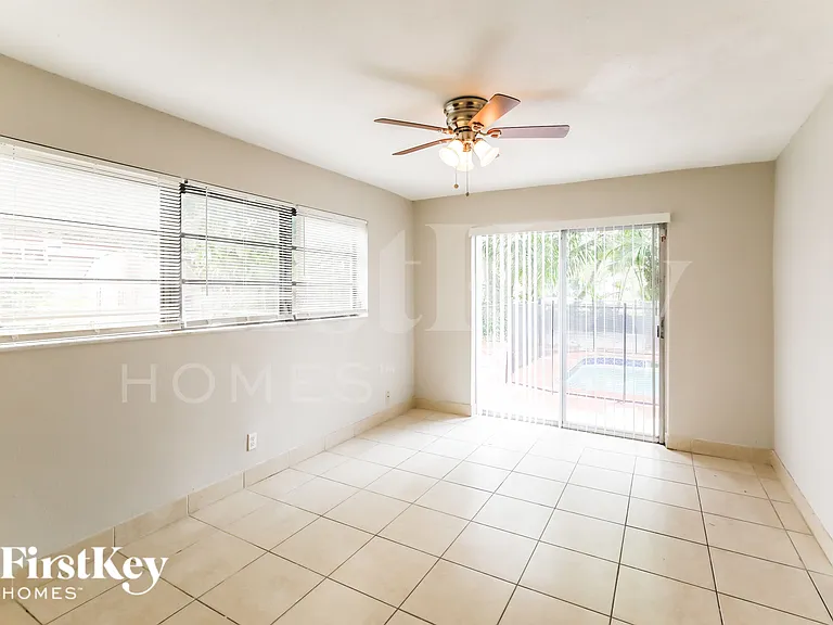 3427 NW 37th St — Photo 5
