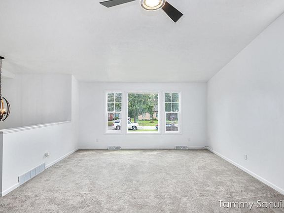 4th image of 221 Martindale St NW