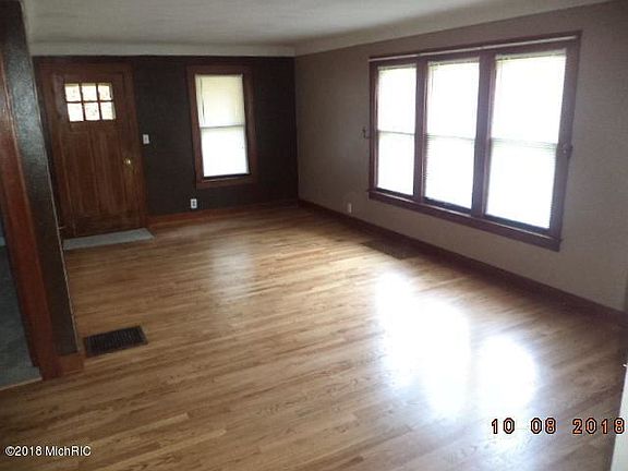 2nd image of 2726 Courtlandt Ave