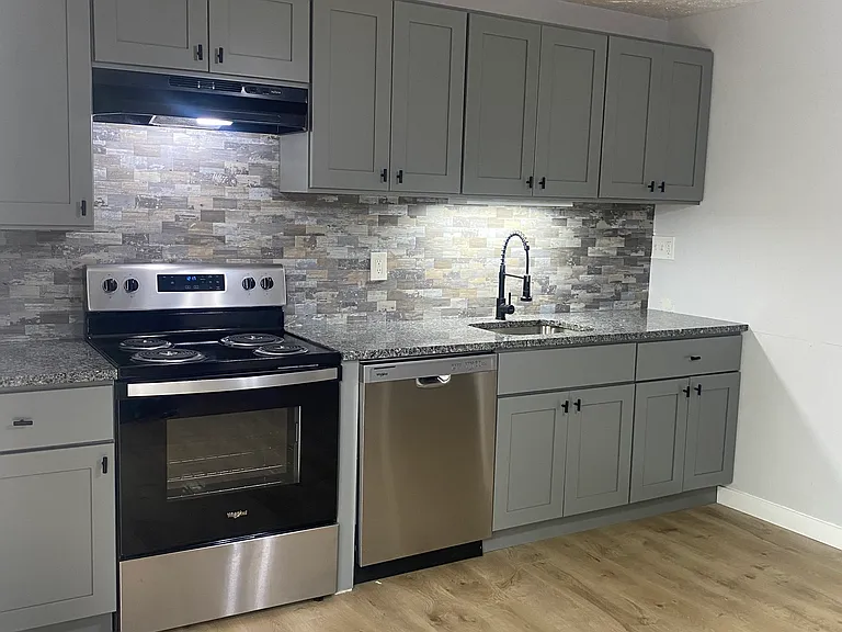 518 Burlington Ct — Photo 3