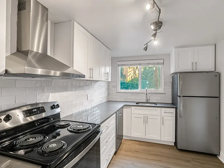 2421 S Gaylord St — Photo 30