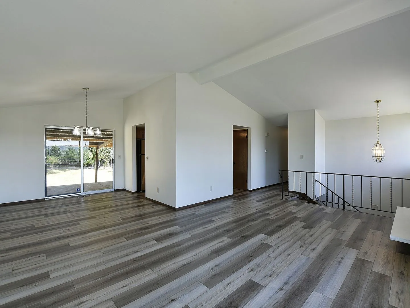 Spacious 3 Bedroom 2.25 Bath Home Renton Talbot Hill Area Available Now! — Photo 3