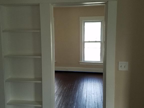 5th image of 2104 W 104th Street # 2106 Up