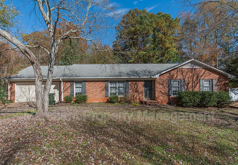 49 Cobblestone Rd — Photo 3