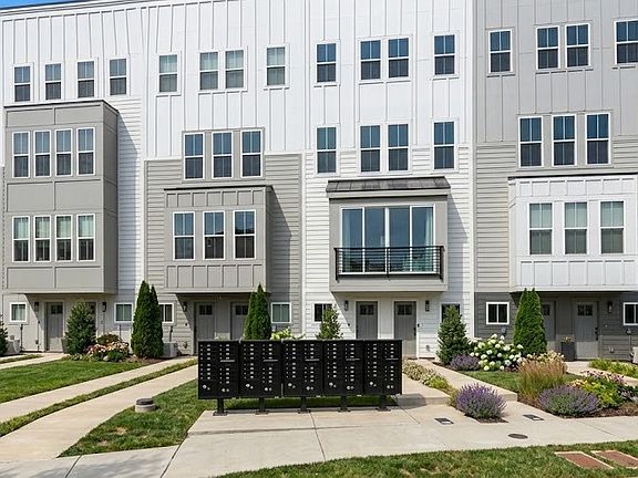 3rd image of 2018 Edison Park Ln