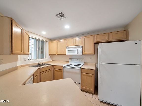 4th image of 10401 N 52nd St Unit 207