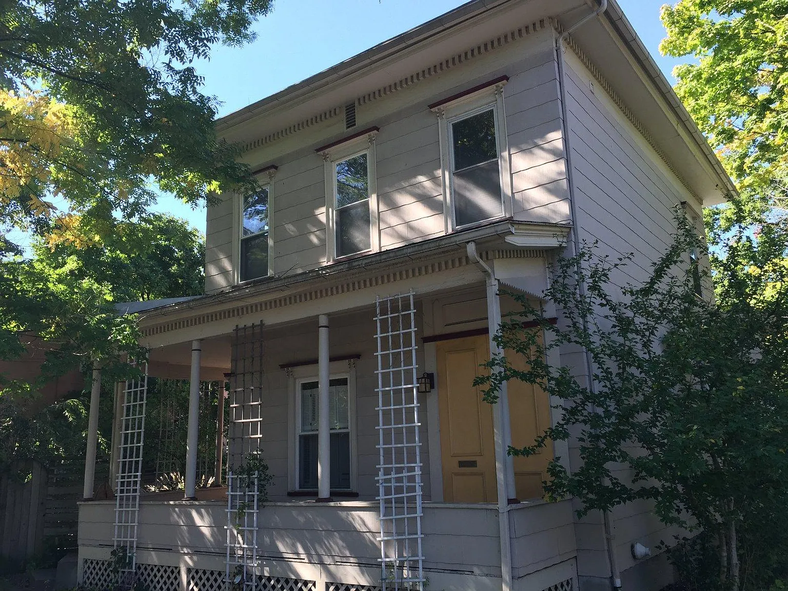 218 N Corn St photo 1