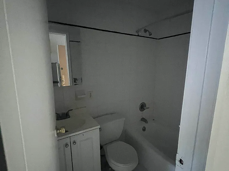 692 9th Ave #5-B — Photo 3