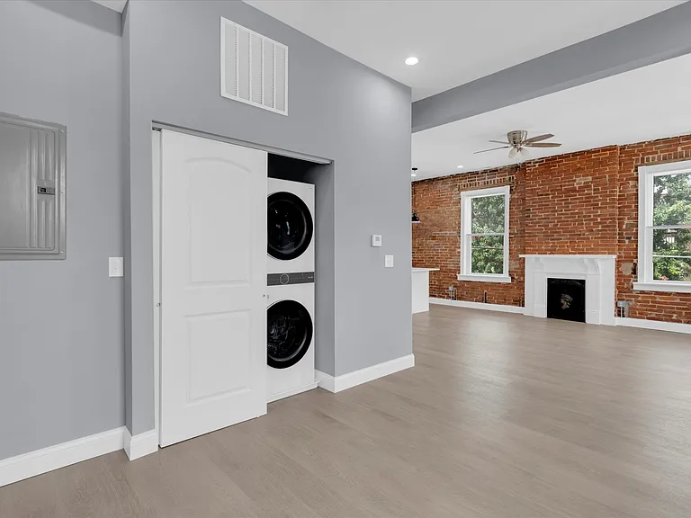 3500 Magnolia Ave #2R — Photo 8