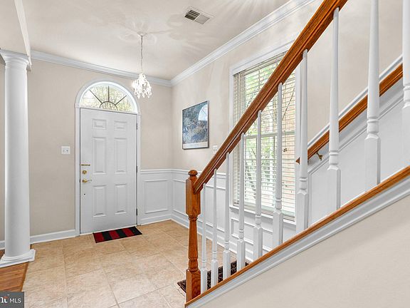 4th image of 305 Garden View Sq