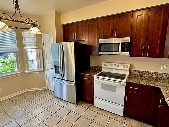 2nd image of 1505 Heritage Ave