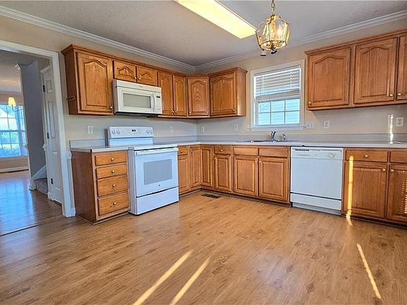 5th image of 145 Meghan Elizabeth Ln