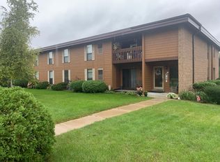 405 E Paradise Dr #5, West Bend, WI 53095