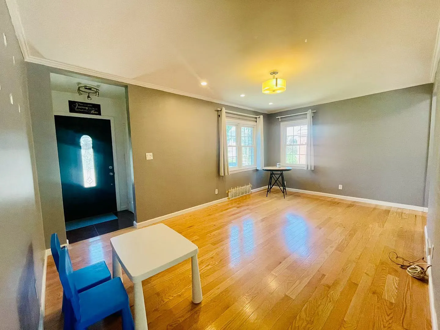 3 bed, 2.5 bath, $4,300 — Photo 2