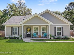 720 Plum St, Ocean Springs, MS 39564