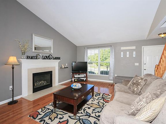 3rd image of 524 Weeping Willow Ln