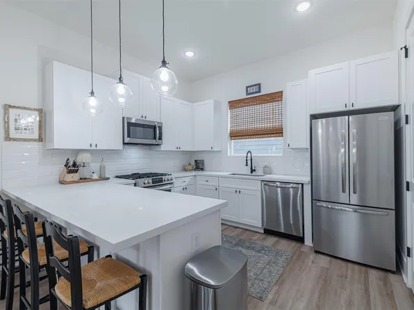 901 Lehman St #B, Houston, TX 77018