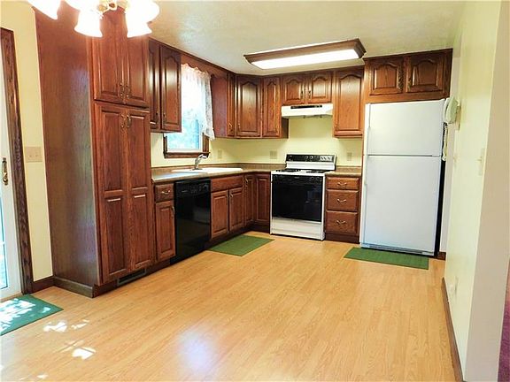 3rd image of 105 Cornell Dr
