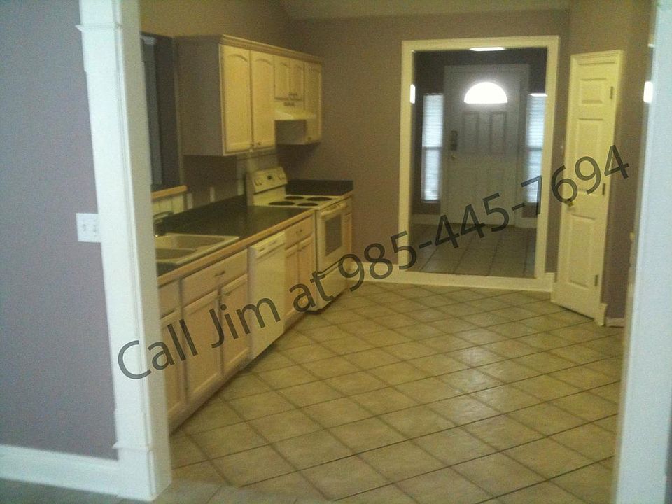 2nd image of 323 Thames Dr
