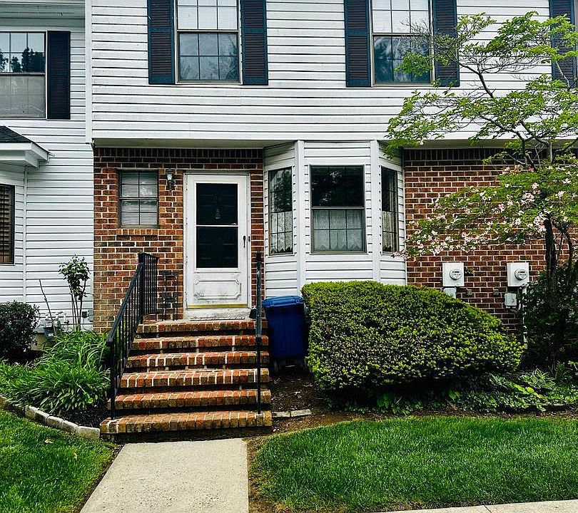 1st image of 24 Bordenshire Dr