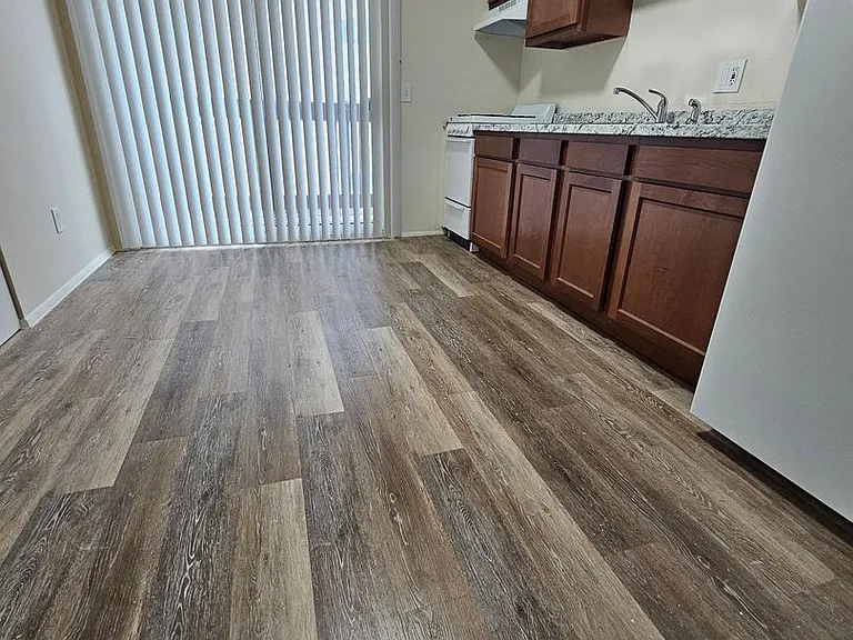 3906 W Sylvania Ave — Photo 43