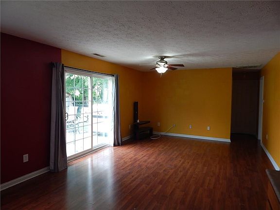 3rd image of 7438 Glendale Dr