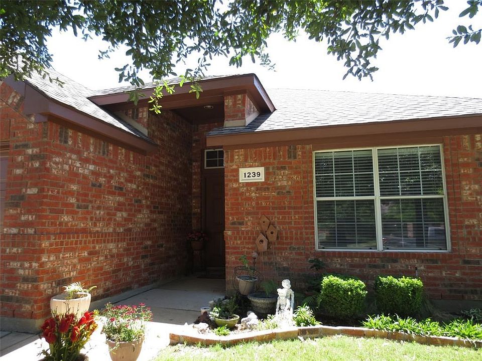 1st image of 1239 Sweetwater Dr