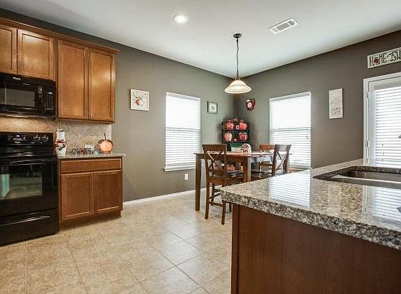 5th image of 9440 Castlewood Dr