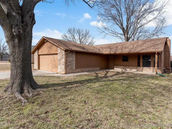 8911 E 92nd Ct, Tulsa, OK 74133