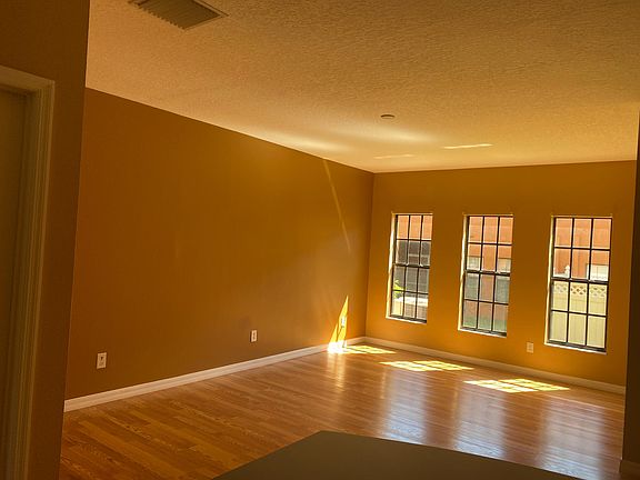 5th image of 1029 Blackwater Dr