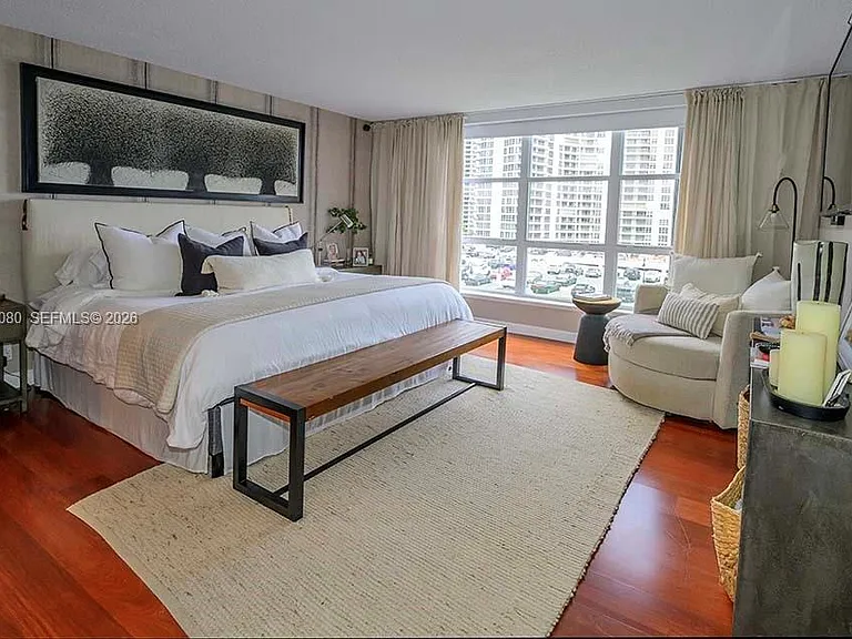 3600 Mystic Pointe Dr #718 — Photo 10