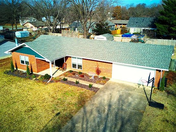 3rd image of 1705 Countryside Dr