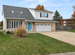 1470 Abourndale Ct, Wheeling, IL 60090