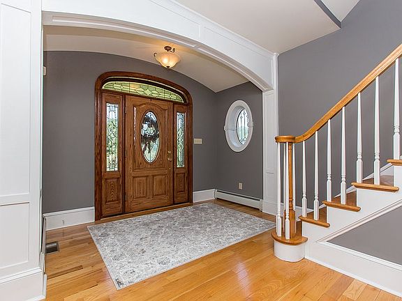 3rd image of 130 Hilltop Dr