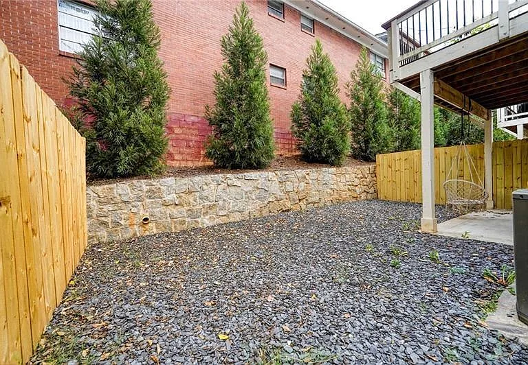 829 Barnett St NE — Photo 41