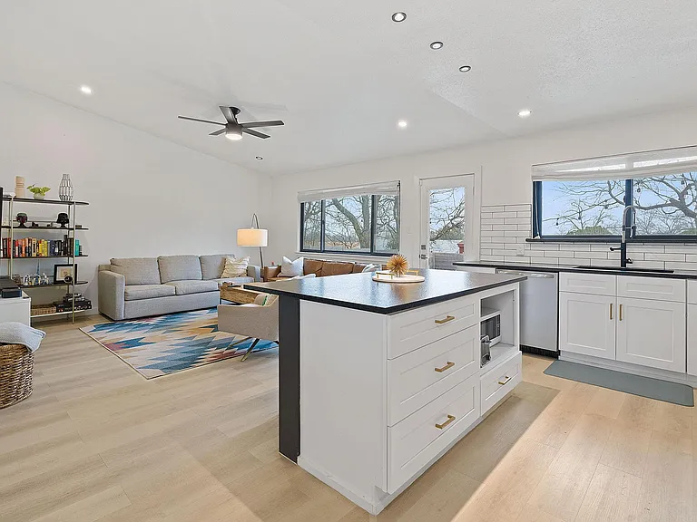 7106 Colony Park Dr — Photo 8