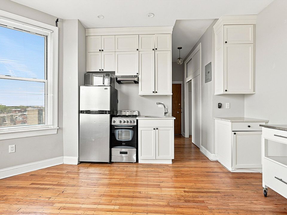 1st image of 1001 Pine St APT 501