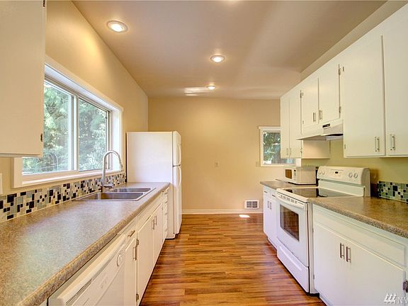 3rd image of 3039 Sauk Dr