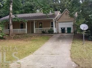 818 Greenhedge Dr, Stone Mountain, GA 30088
