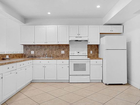 5th image of 2417 Pierce St