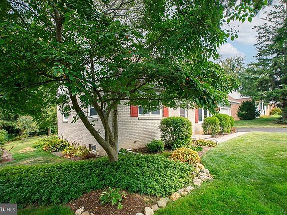 3rd image of 1006 Harriet Ave