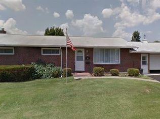 1124 Hokendauqua St, Coplay, PA 18037